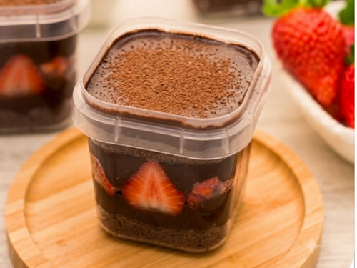 Bolo no pote Brigadeiro com morango